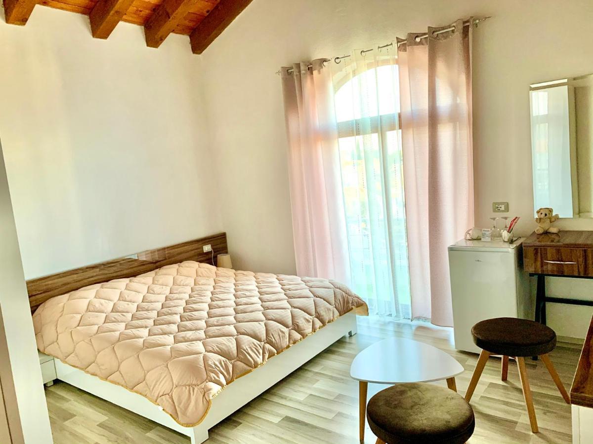 ホテル Casadolcecasa Shkodër エクステリア 写真