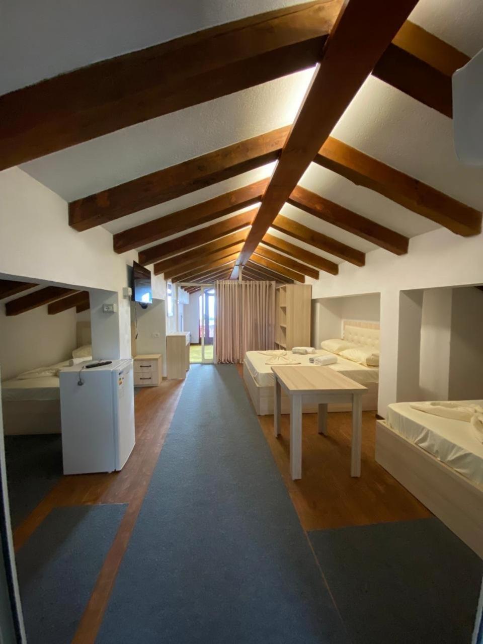 ホテル Casadolcecasa Shkodër エクステリア 写真
