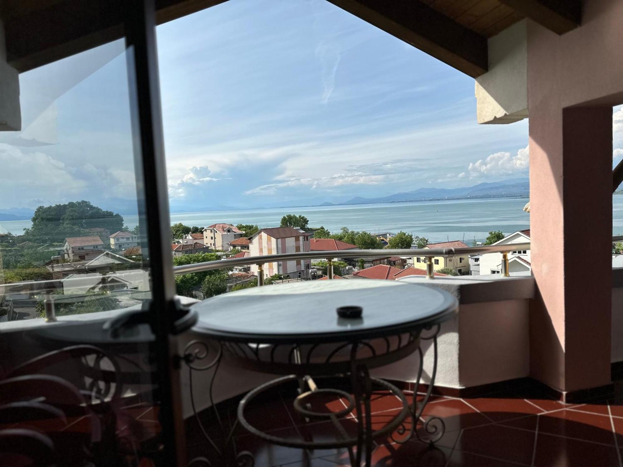 ホテル Casadolcecasa Shkodër エクステリア 写真