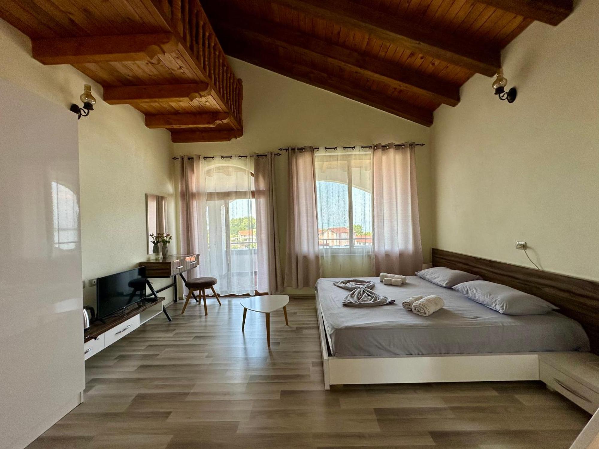 ホテル Casadolcecasa Shkodër エクステリア 写真