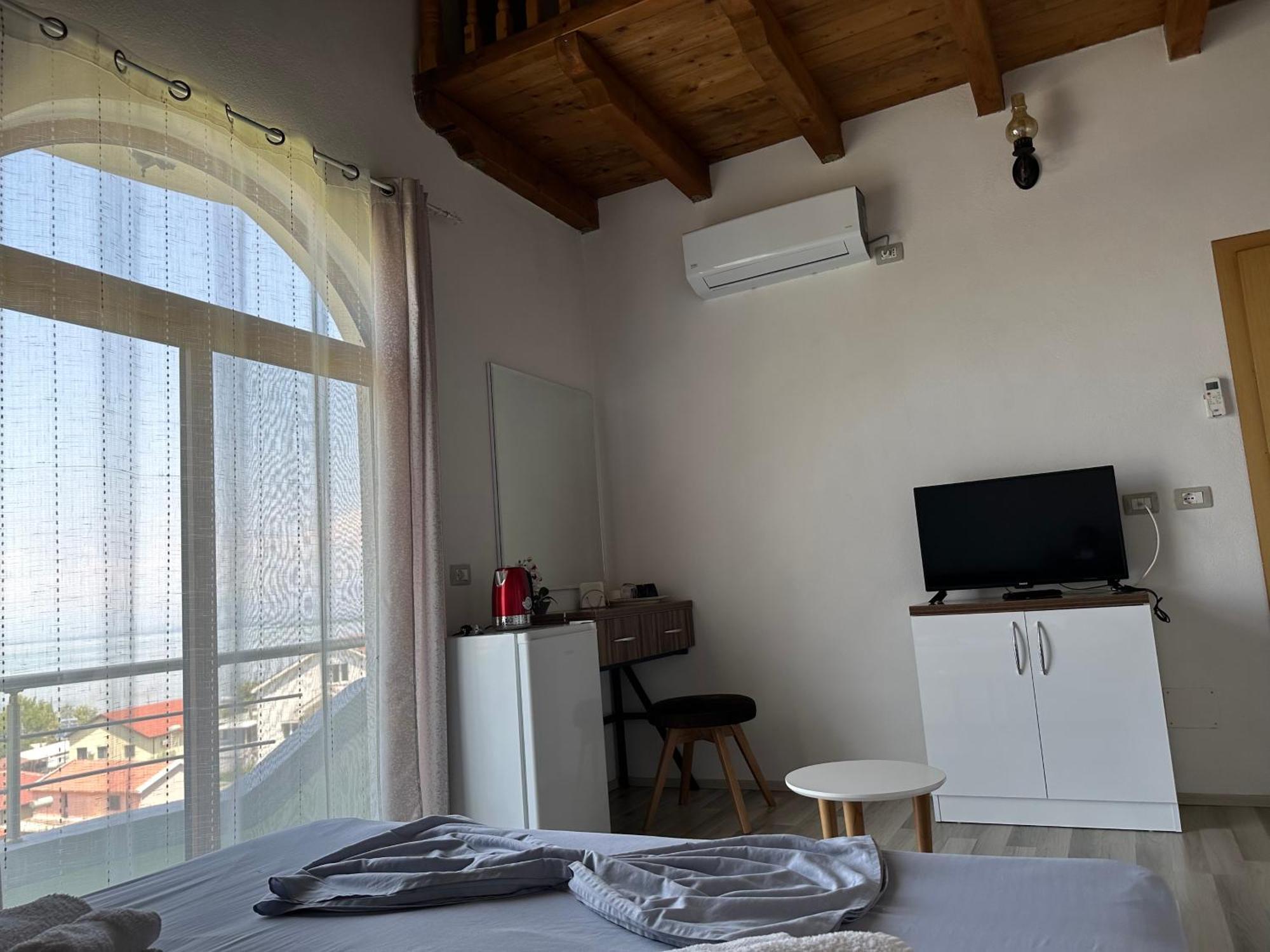ホテル Casadolcecasa Shkodër エクステリア 写真