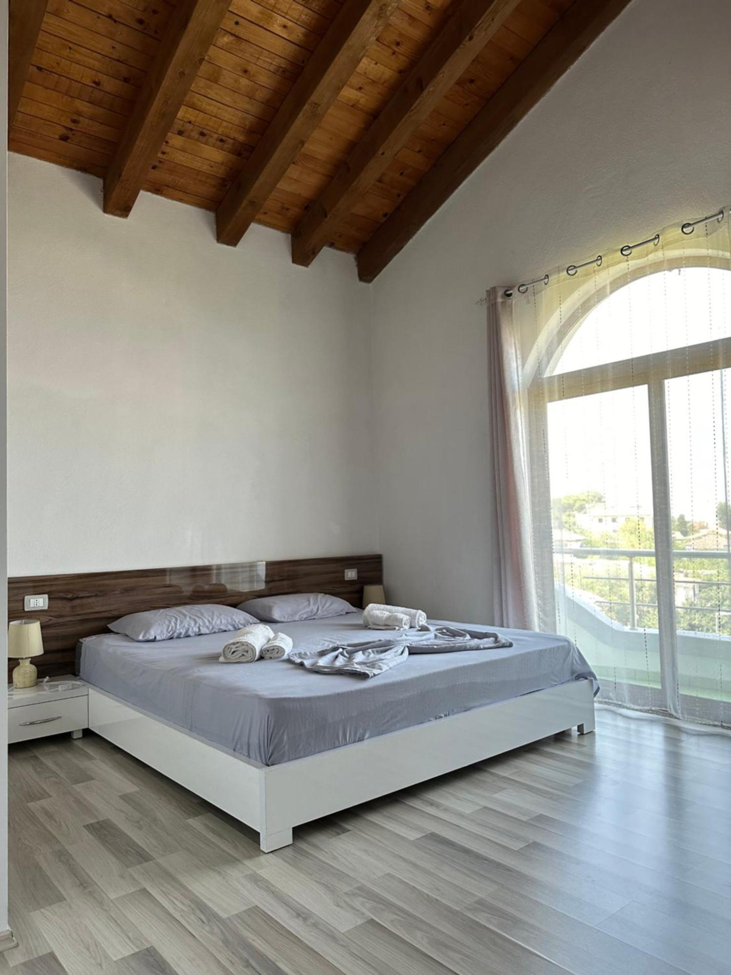 ホテル Casadolcecasa Shkodër エクステリア 写真