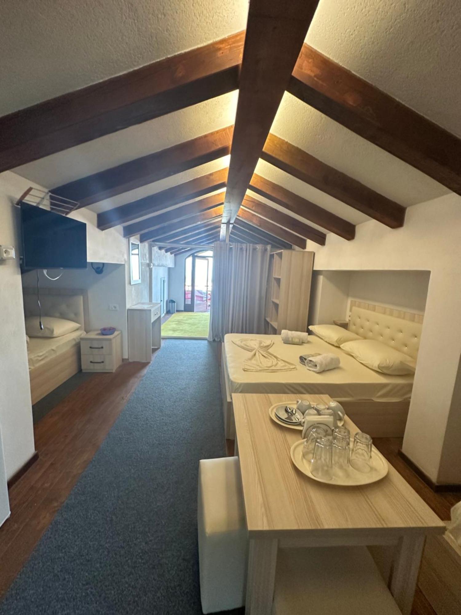 ホテル Casadolcecasa Shkodër エクステリア 写真